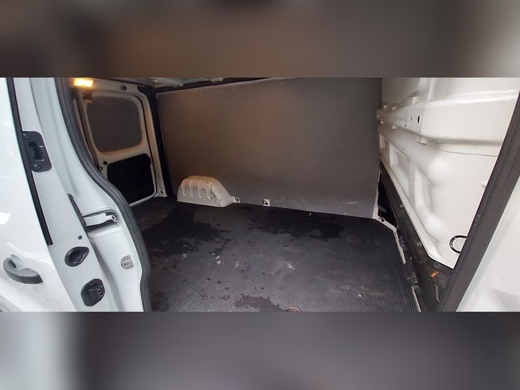 Renault Trafic Furgón 2.0 150CV foto 7